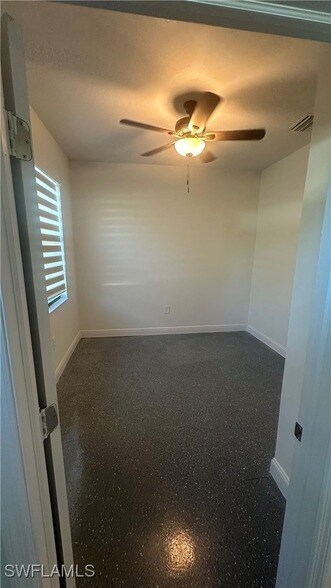 Building Photo - 2167 Della Dr
