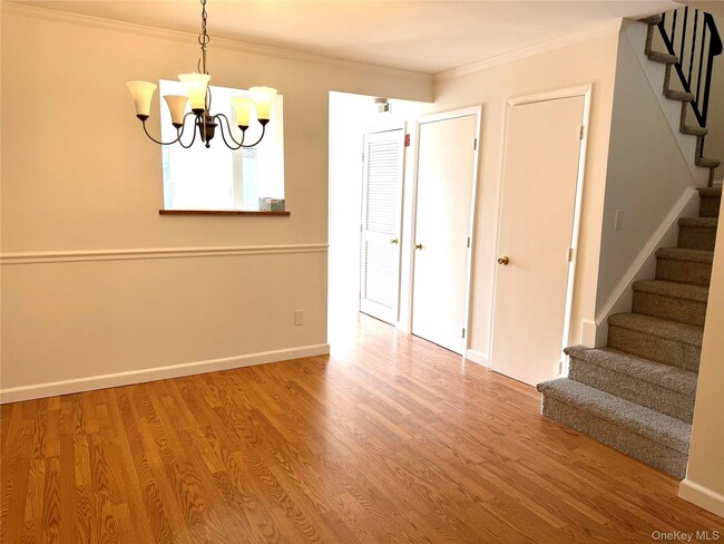 Building Photo - 209 Everett Pl