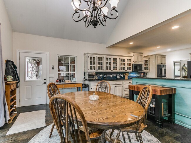 Building Photo - This stunning 4-bedroom, 3.5-bathroom home...