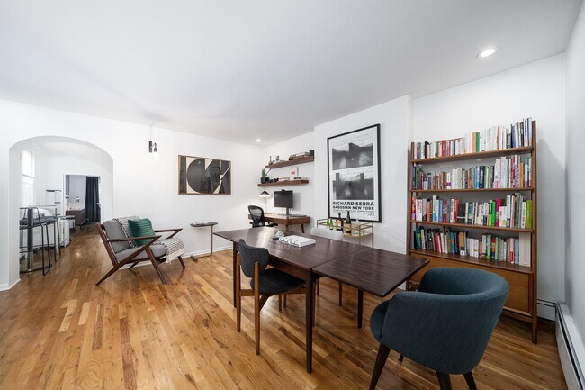 Building Photo - 331 Varick St