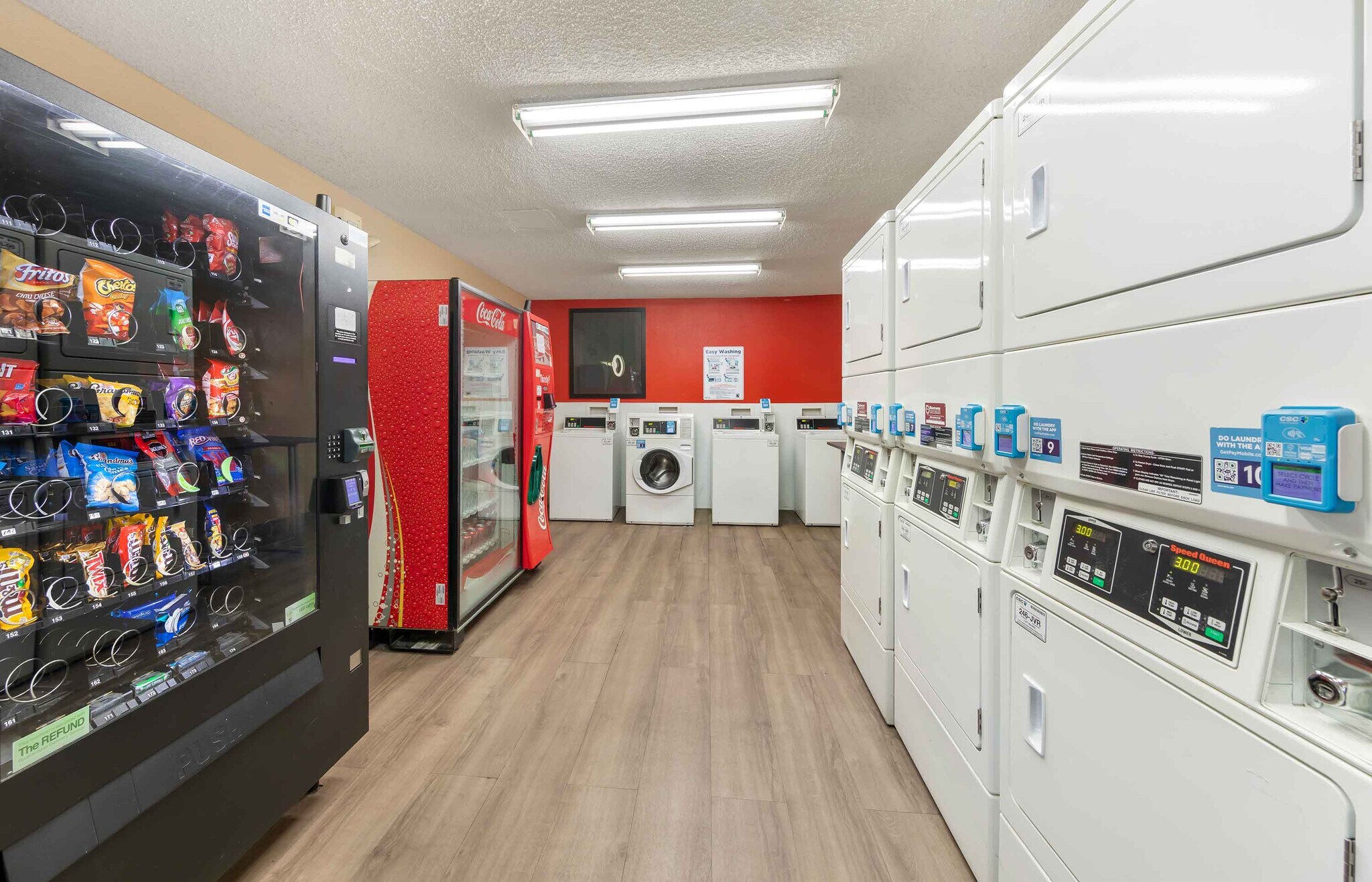 Building Photo - Furnished Studio-Bakersfield - California Avenue