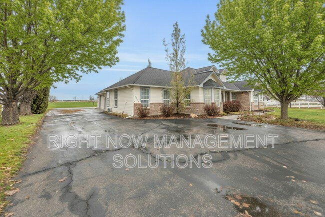 Building Photo - 8054 Ustick Rd