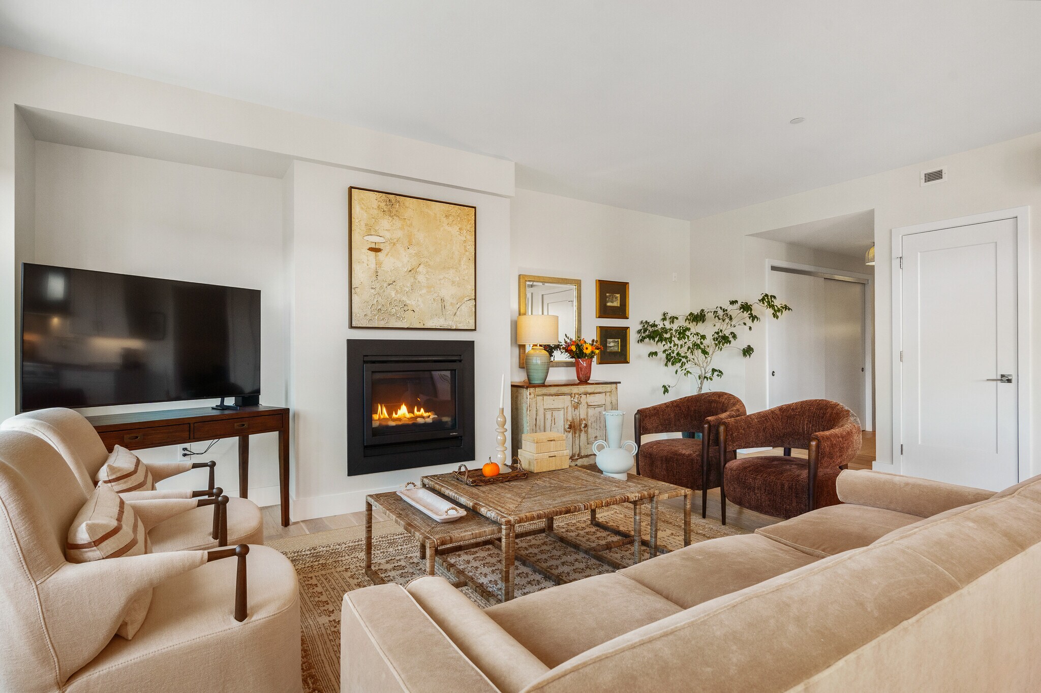 Building Photo - 383 Commercial St