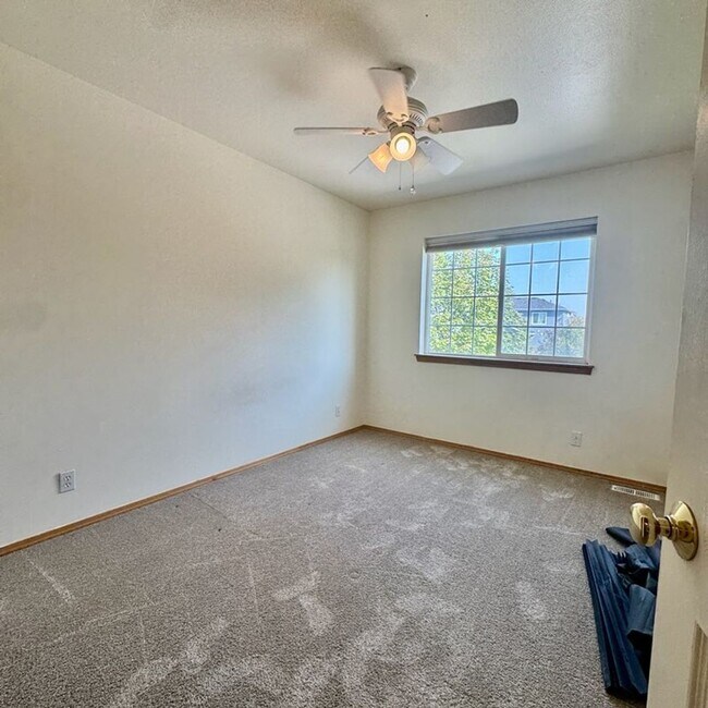 Building Photo - Charming 4 bedroom in a great neighborhood!