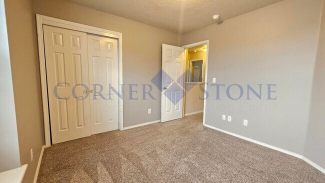 Building Photo - Beautiful Home with Separate Office/Bonus Room!