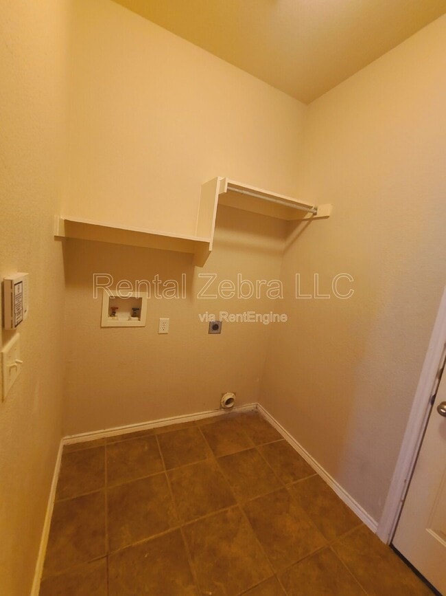 Building Photo - 8062 Raleigh Dr