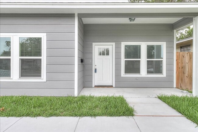 Building Photo - 5017 Moravian Dr