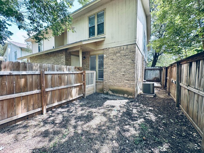 Building Photo - 1318 Southport Dr