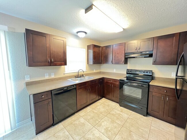 Building Photo - Beautiful 3 Bedroom, 2 Bathroom Home in Ocala!!