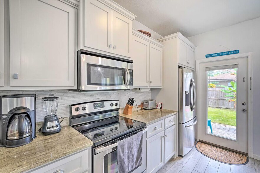 Building Photo - 3723 Tiki Dr