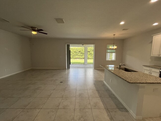Building Photo - 3822 Milflores Dr