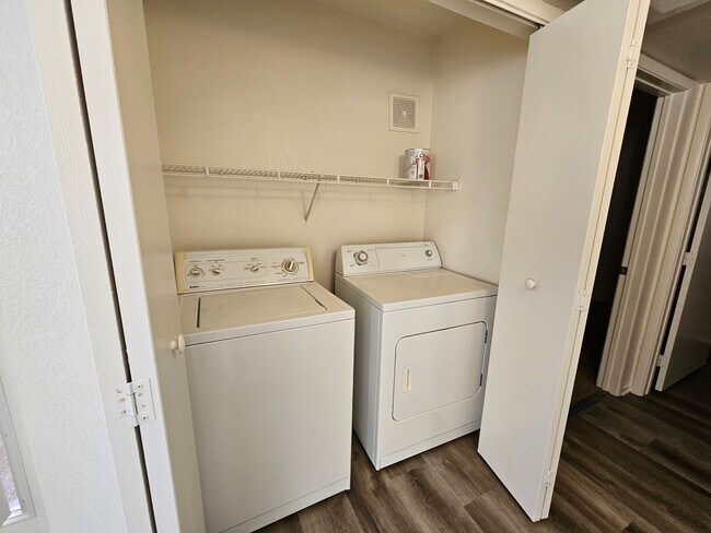 Building Photo - COZY 2 BEDROOM 2 BATH IN GATED SW COMMUNITY!