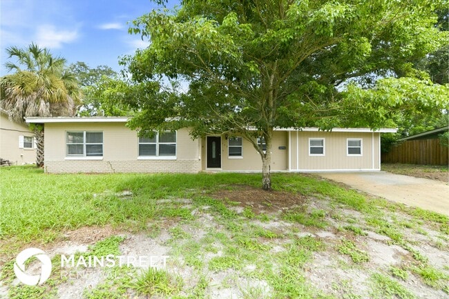 Building Photo - 135 N Lakewood Cir