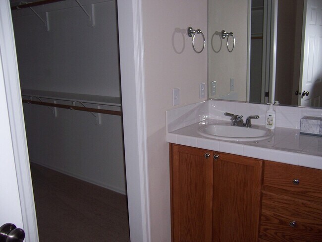 Building Photo - 863 SE Bayshore Cir