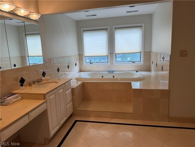 Building Photo - 2455 Buckhurst Dr