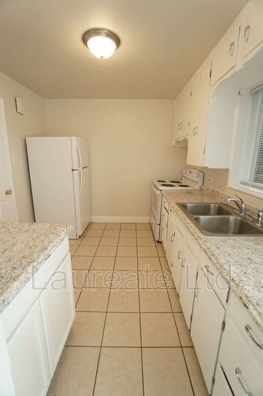Building Photo - 3095 Elm St