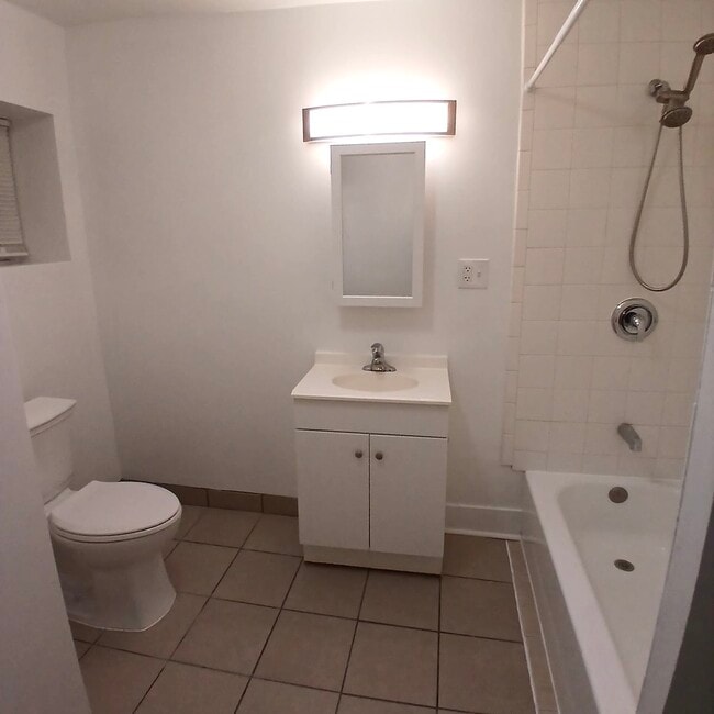 Building Photo - 2108 N Keeler Ave