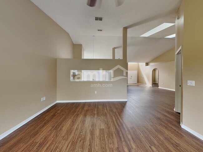 Building Photo - 10355 Little Econ St