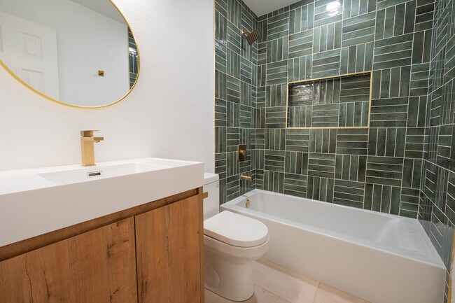 Building Photo - 1011 Bodgers Dr