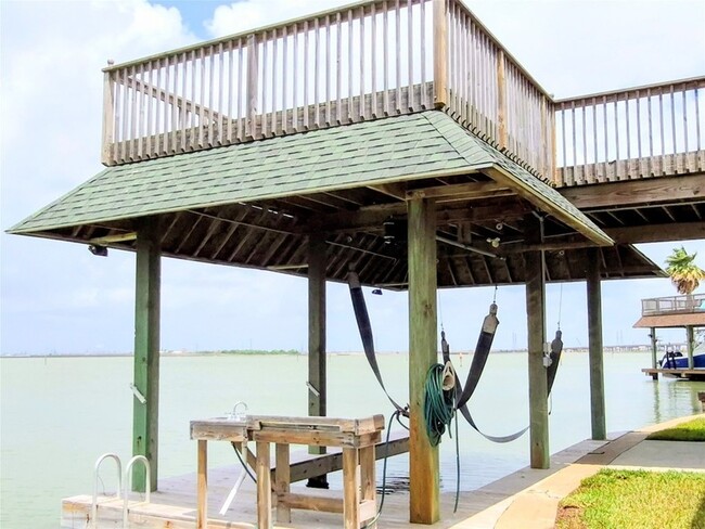 Building Photo - 1122 Makatea St