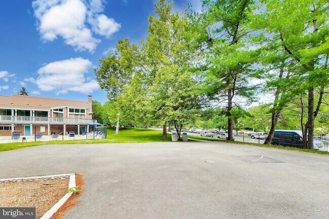 Building Photo - 13117 Wonderland Way