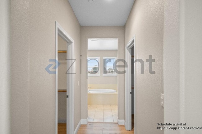 Building Photo - 1726 Hummingbird Way