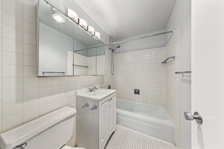 Building Photo - 655 W Irving Park Rd