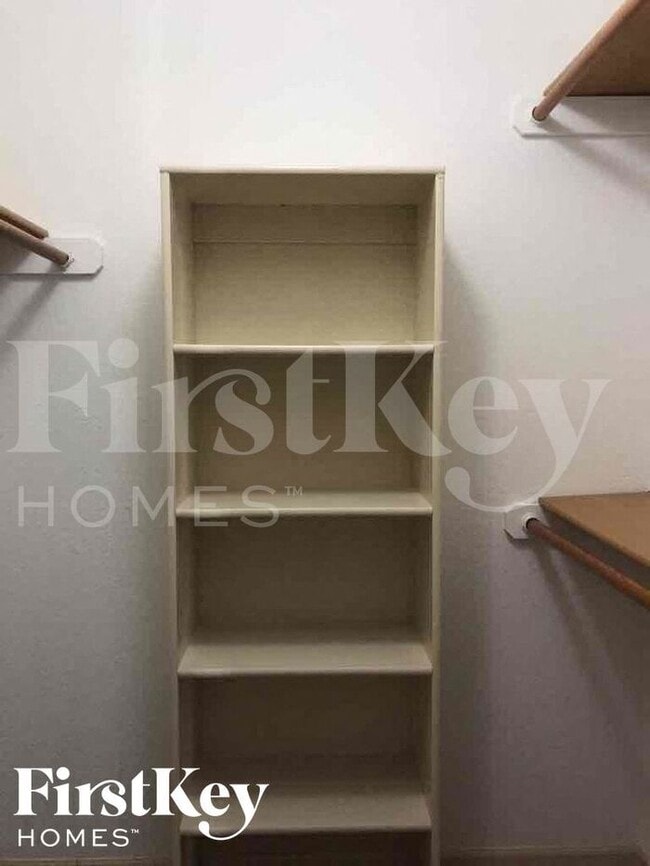 Building Photo - 1700 Cooper Dr