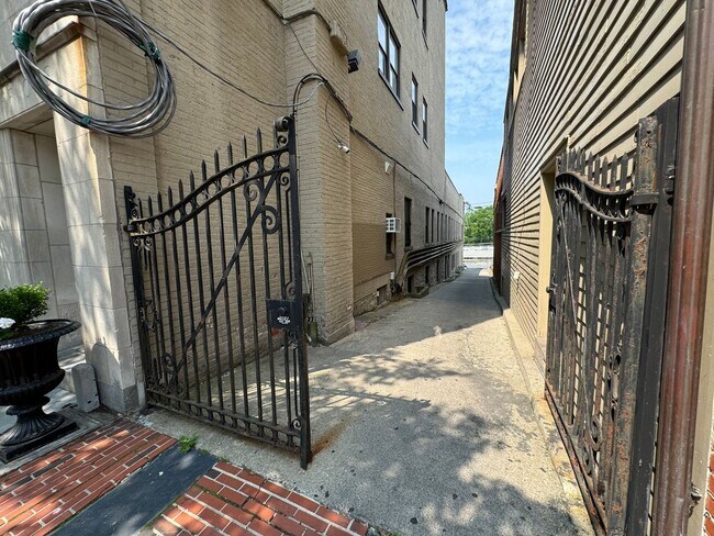 Building Photo - TWO BEDROOM CONDO in the hear of Downtown Bethlehem