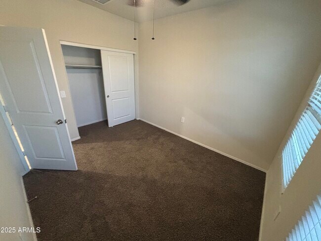 Building Photo - 9661 E Alfalfa Dr