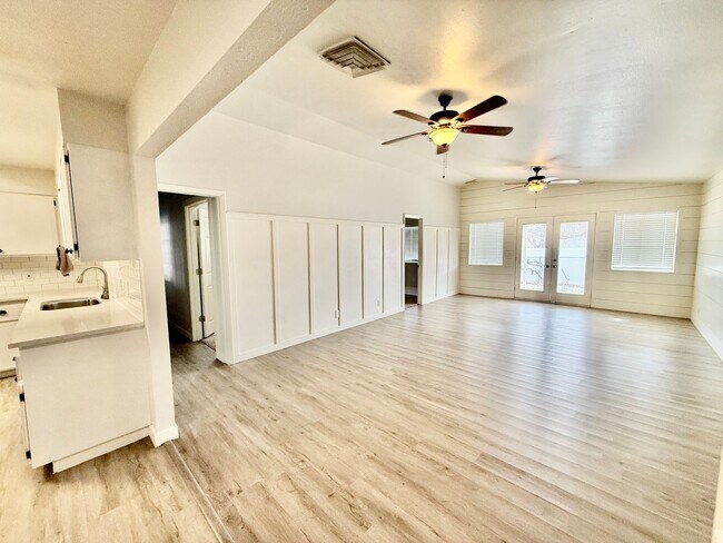 Building Photo - Pet-Friendly 4-BR Home in Santa Clara with RV Parking