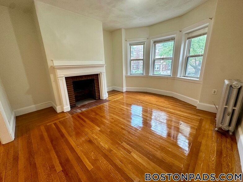 Building Photo - 163 Summer St