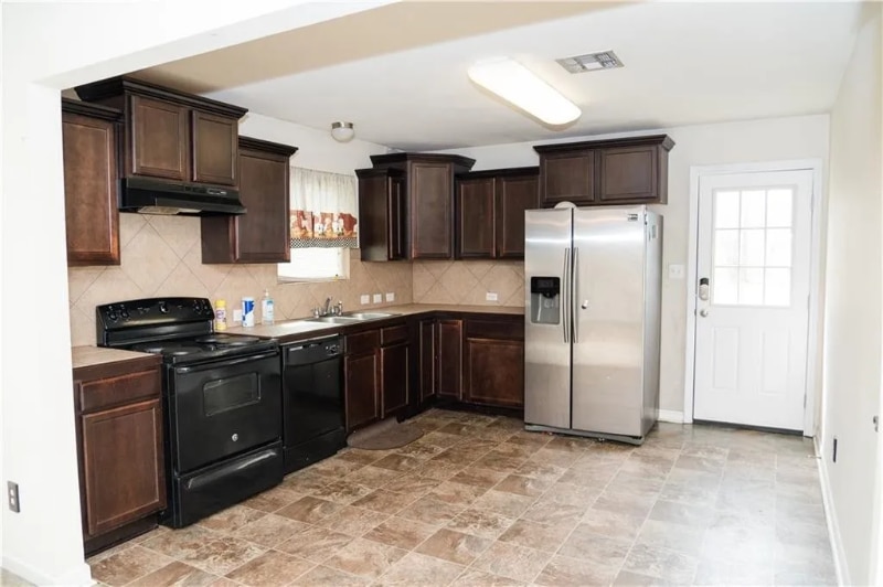 Building Photo - 48295 Labonte Ln