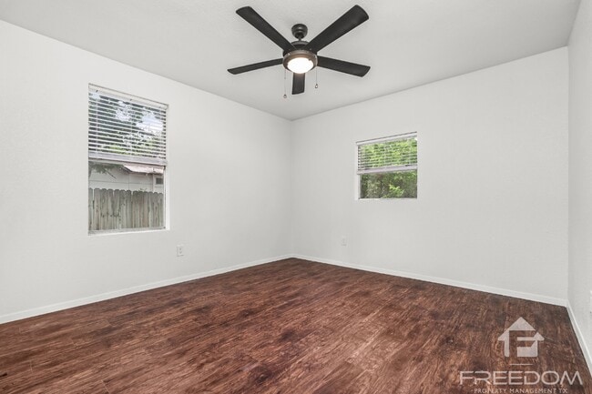 Building Photo - 1824 Katy St