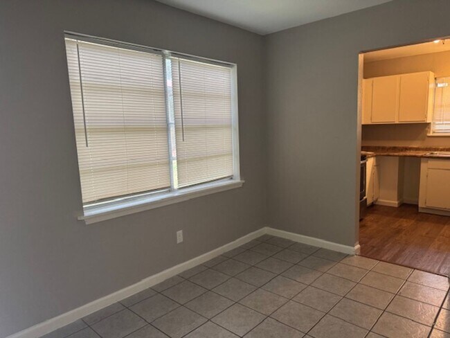 Building Photo - 106-106 Jester Cir