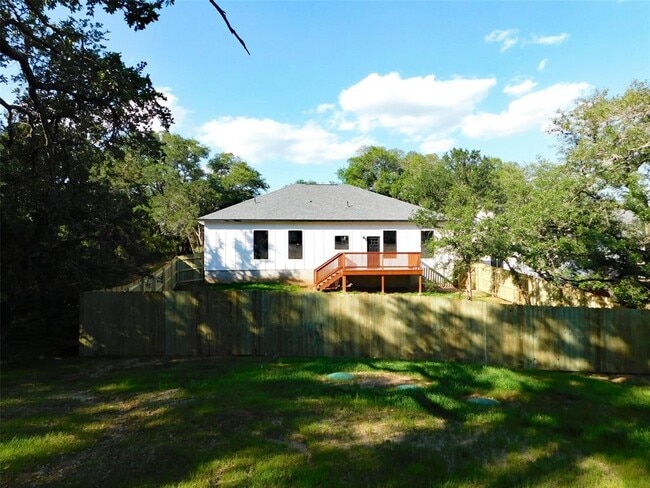 Building Photo - 207 Laurel Ln