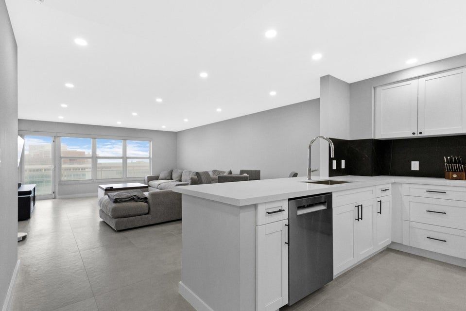 Building Photo - 3900 Galt Ocean Dr