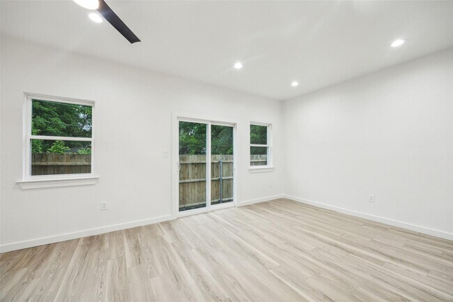 Building Photo - WOW! Modern & Brand-New Home in Samson Par...