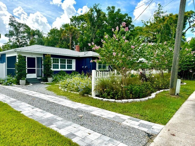 Primary Photo - 115 N Hampton Ave