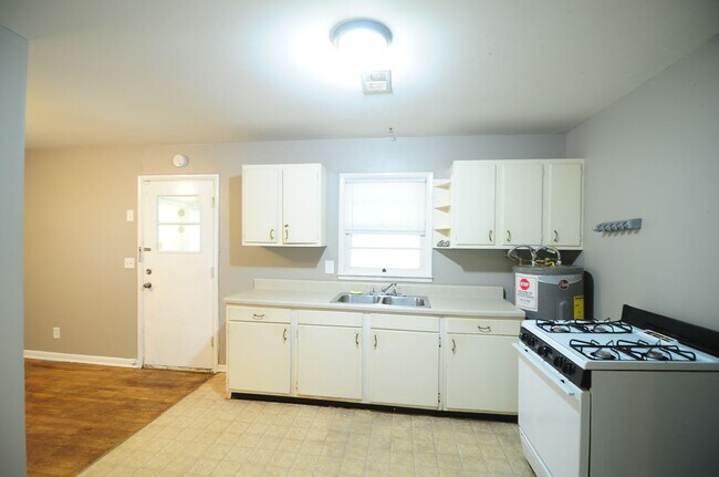 Building Photo - 4110 Broyles Ave SW