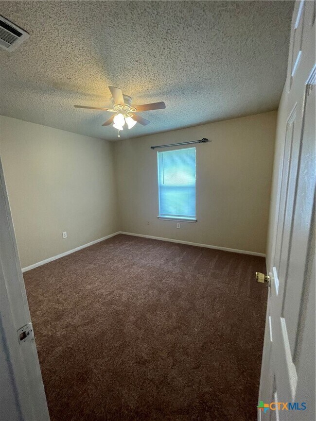 Building Photo - 104 Horseshoe Dr