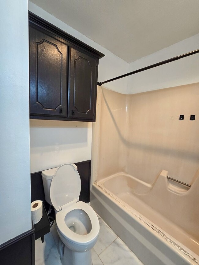 Building Photo - 3 Bedroom 2 Bath home in Shawnee!