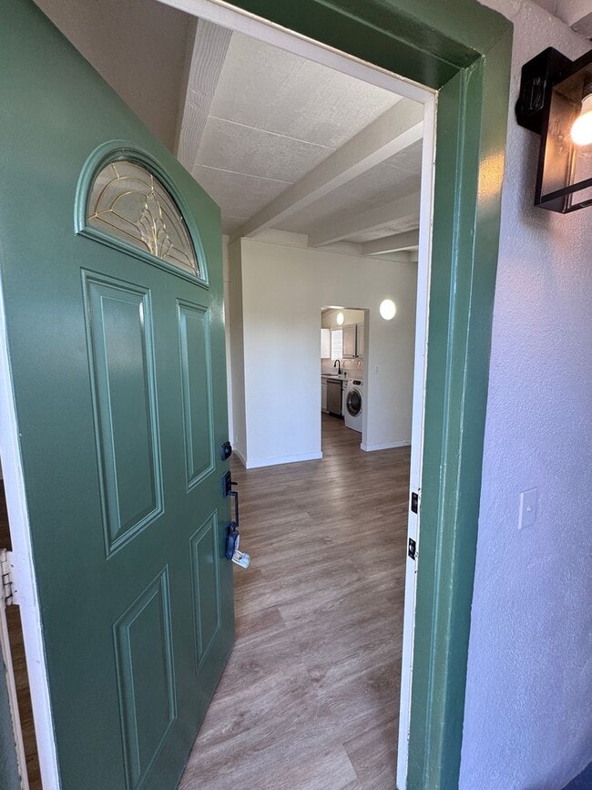 Building Photo - Remodeled 3 bedroom in Sylmar