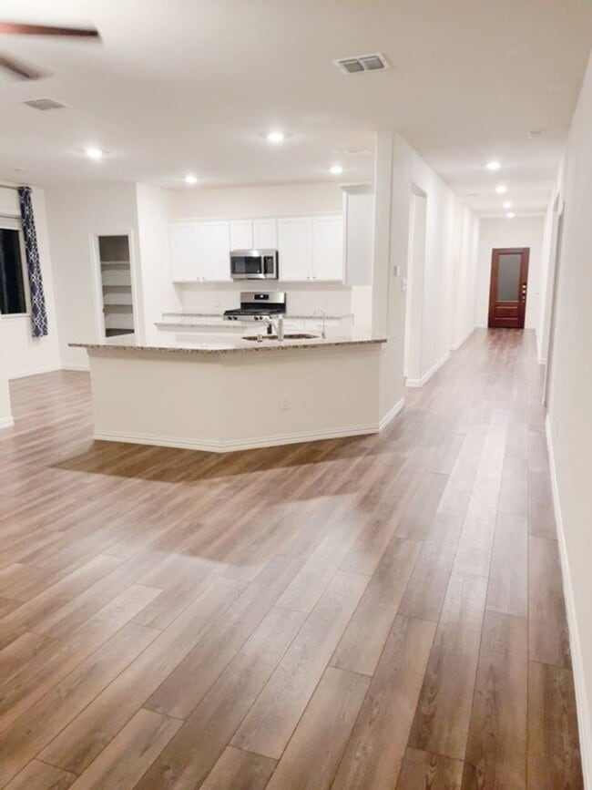 Building Photo - Spacious 4BR House in Forney , near by bes...