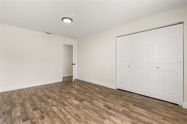 Building Photo - 4038 Versailles Dr