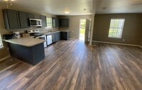 Building Photo - 1502 Daffan Ave