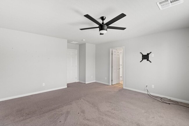 Building Photo - Beautiful 4 Bed 2.5 Bath Home Jones and Wa...