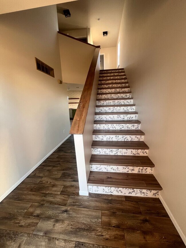 Building Photo - 16785 Huntington Ln