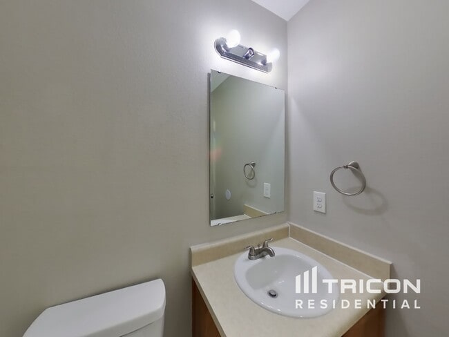 Building Photo - 6245 Monteo Dr