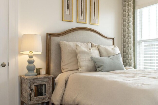 Building Photo - 801 Durant Pl NE